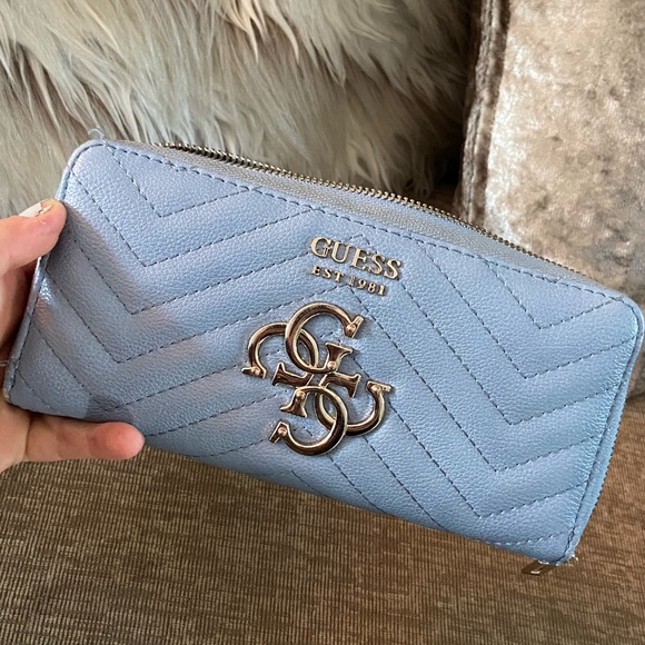 One of a kind Baby Blue Chevron Guess Wallet - Picture 5 of 7